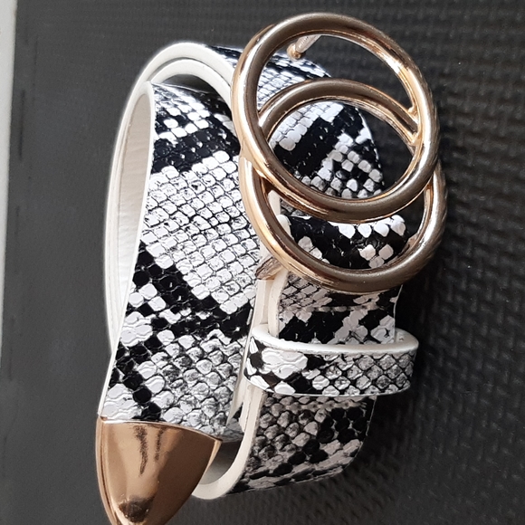 Black and white snakeskin print belt - Picture 2 of 2